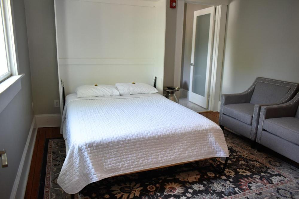 Sparrow Grove Manor Monroe Ruang foto